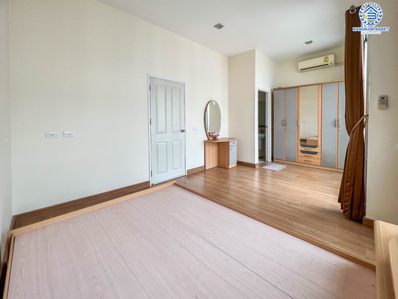 *****ทาวน์โฮมมือสองนนทบุรี ม.โกลเด้นทาวน์ ปิ่นเกล้า-จรัญฯ เนื้อที่ 22.6 ตร.ว. ฟังก์ชัน 5 นอน 4 น้ำ หน้ากว้าง 5 เมตร กว้างขวางอยู่สบาย บนทำเลชื่อมต่อหลายเส้นทาง ใกล้รถไฟฟ้าสายสีแดงอ่อน "สถานีบางบำหรุ" และ รถไฟฟ้าสายสีน้ำเงิน "สถานีบางอ้อ"